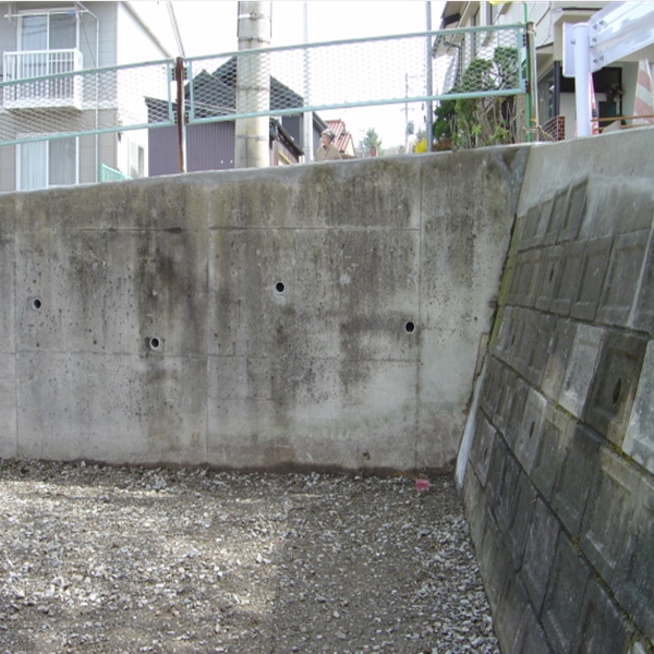 広島県 府中町 MIST工法による 塀の除カビ施工　Before